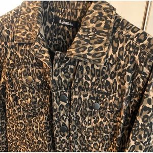 🐆Cute lightweight jacket! Leopard print 🐆 ! Like NEW CONDITION 🐆 🐆🐆